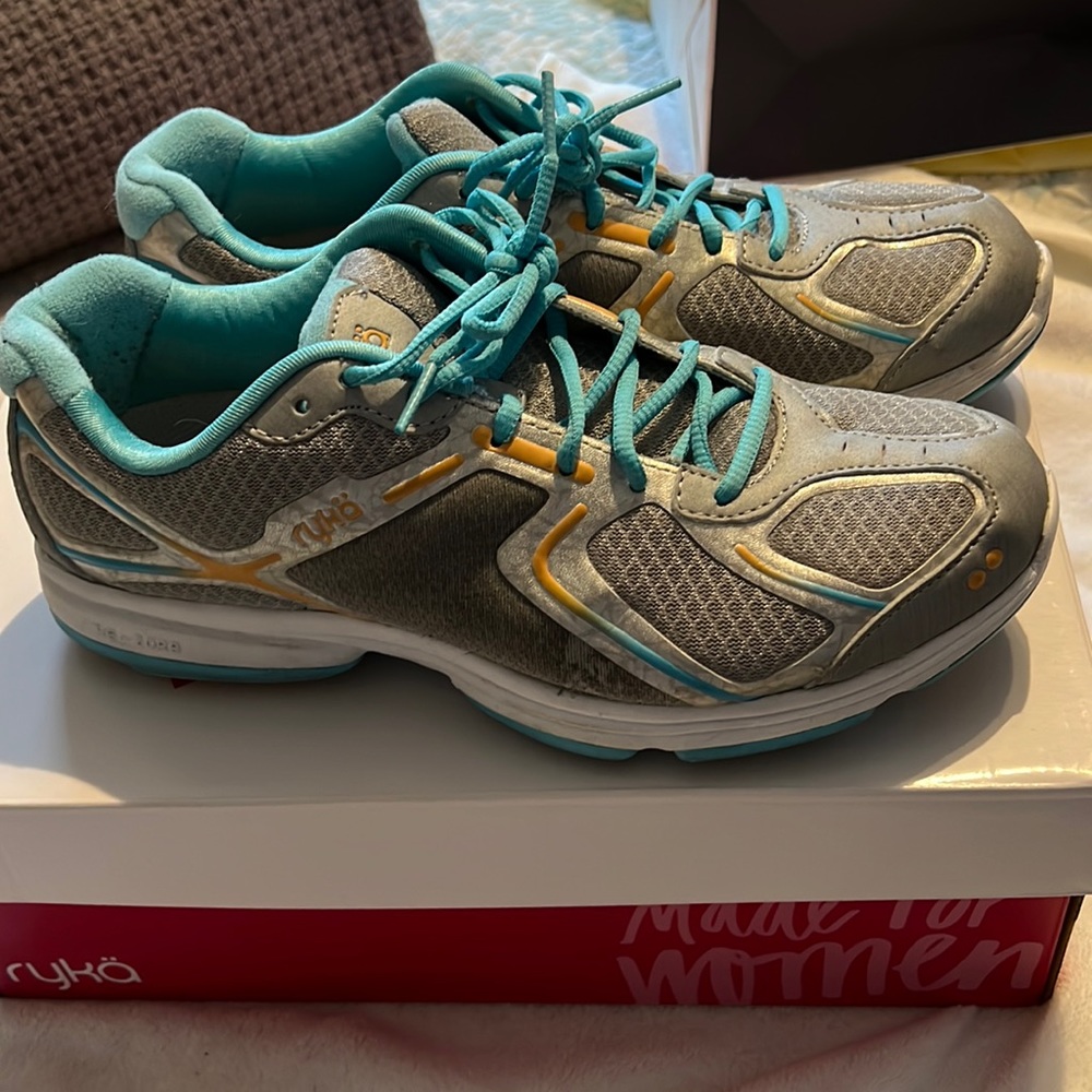 Women’s 8.5 WIDE Ryka Devotion Walking Shoes gru/blu/org. Showing some wear.